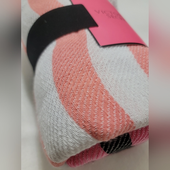 NWT Victoria's Secret Beach Blanket Striped Lightweight Throw - Picture 7 of 10